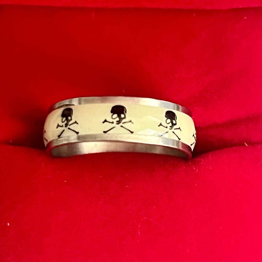 Skull And Crossbones White Luminous Stainless Steel Ring Size 9